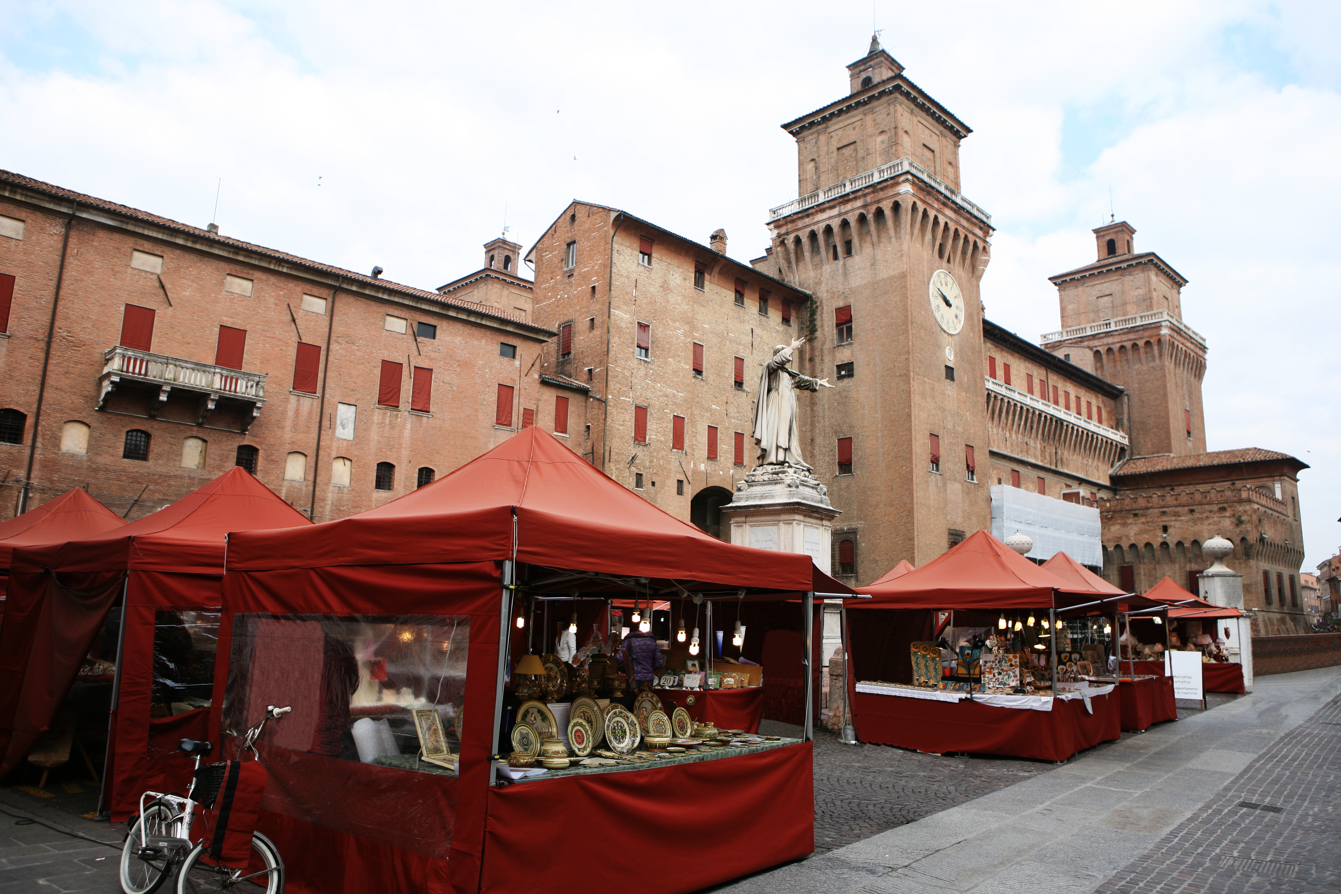 Ferrara antique market and old time objects - Bertazzoni
